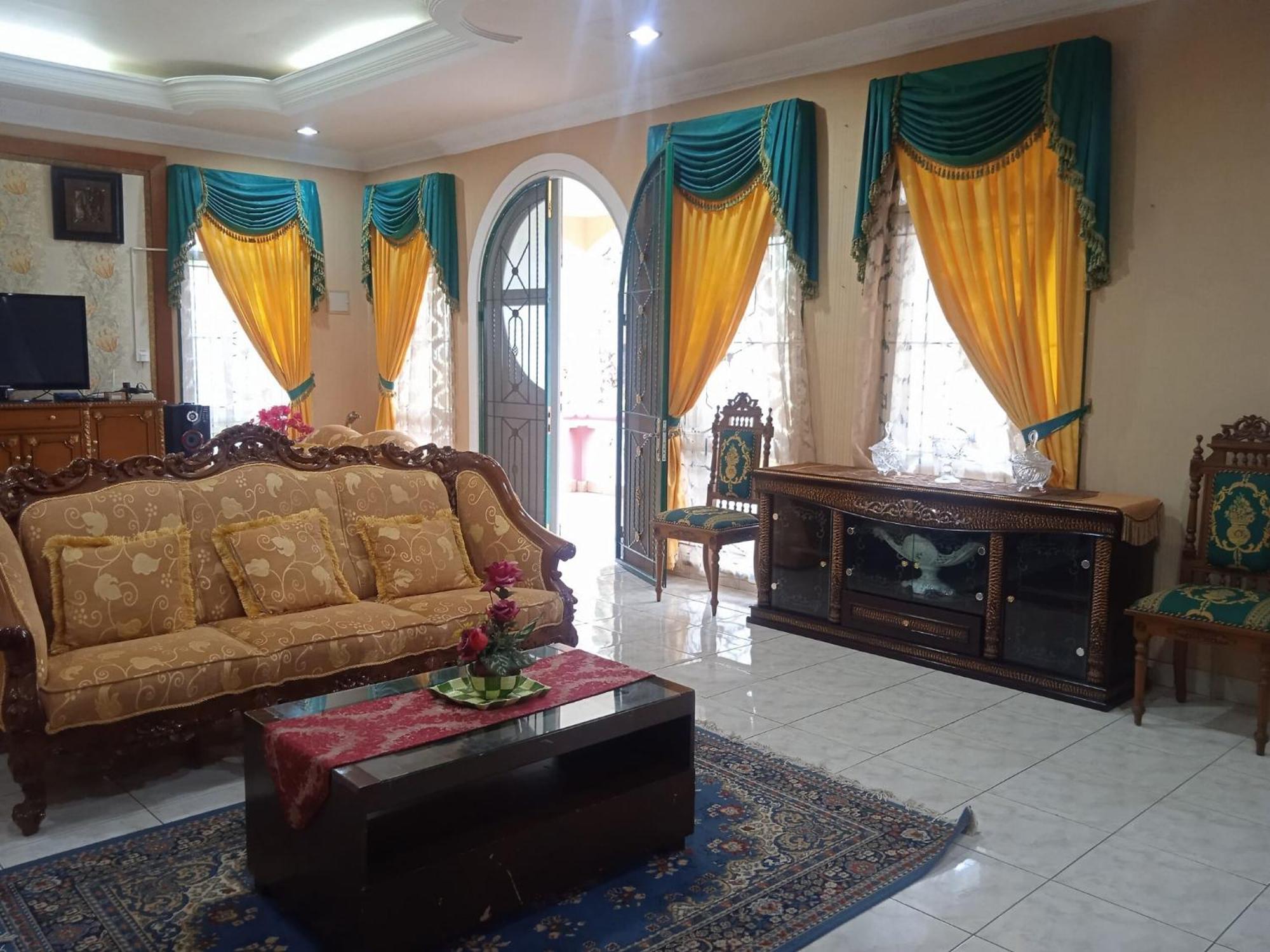 Villa Kota Bunga By Akuvila *