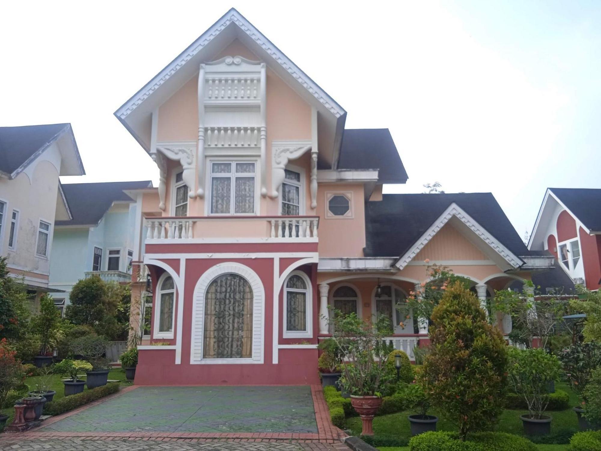 Villa Kota Bunga By Akuvila