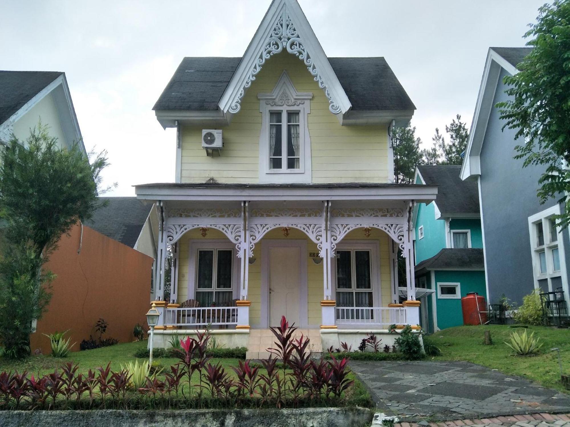 Villa Kota Bunga By Akuvila